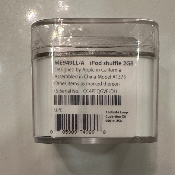 Apple iPod Shuffle Metallic Gray 2GB 4th generation Factory Sealed NIB - Picture 5 of 5